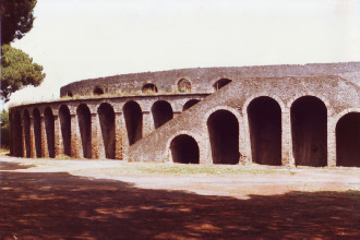 1992 Europe 082 Pompeii Amphitheatre.jpg