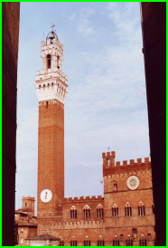 1992 Europe 069 Torre del Mangia, Siena.jpg