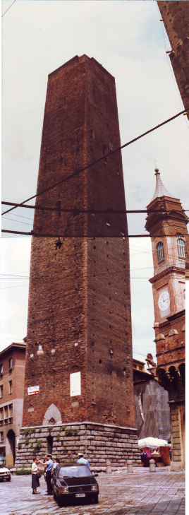 1992 Europe 043 Tower of Bologna.jpg